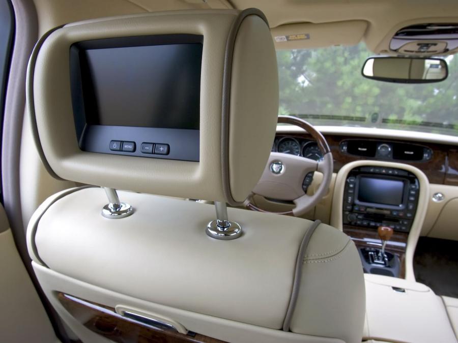  Jaguar XJ Super V8 2003 года  (фото 10 из 46)